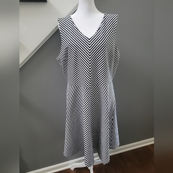 Talbots Black And White Striped Dress Size XL Fit & Flare Casual Comfort Quality - Picture 1 of 5